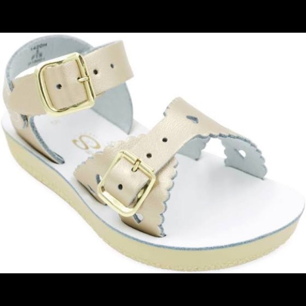 NWOT Girls Saltwater Sweetheart Gold Sandals